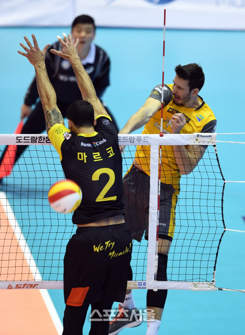 [포토]형보다 나은 동생 알렉스의 공격