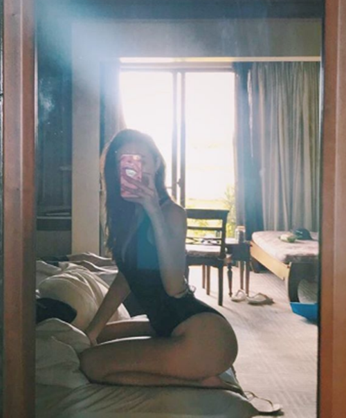 어마어마한 S라인 셀카 공개한 전 아이돌 멤버