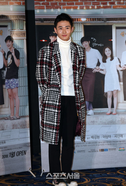 [포토]영화 \'스타박스 다방\' 시사회, 포즈 취하는 배우 신원호