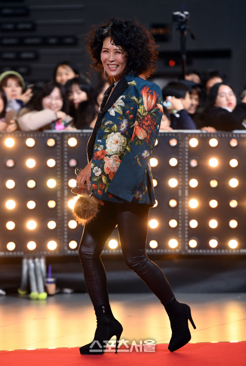 [포토]황석정, 톡톡 튀는 패션으로