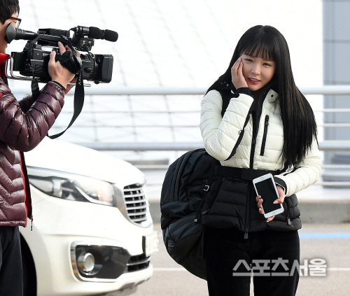 [포토] 홍진영, 카메라 앞이라...부끄러워요?