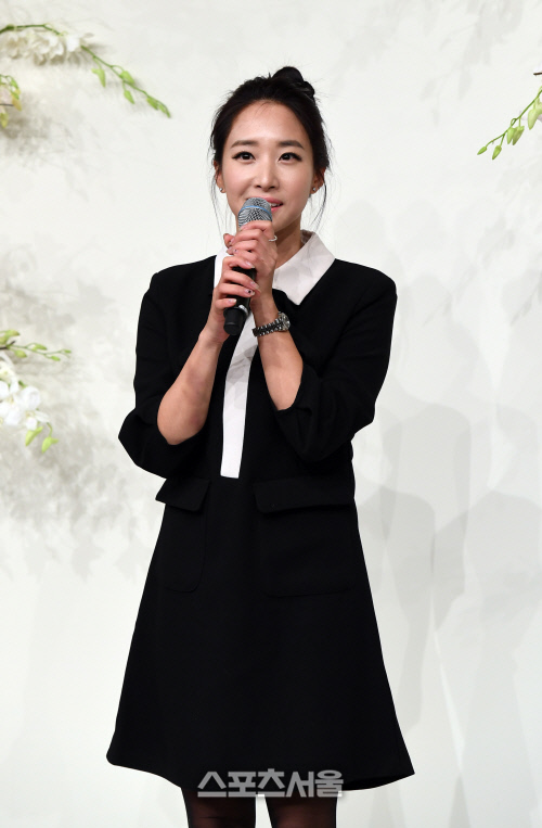 [포토]김선신 아나운서, \'류현진-배지현 결혼 축하해요!\'