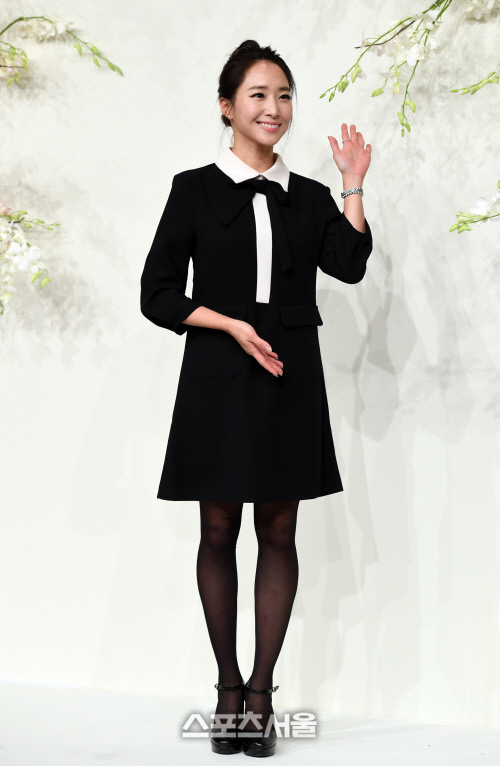 [포토]류지현-배지현 결혼, 포즈 취하는 김선신 아나운서