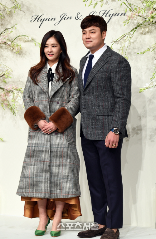 [포토]류현진-배지현 결혼식에 참석한 추신수-하원미 부부