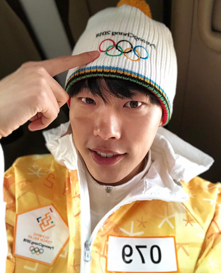 [★SNS] '성화봉송 인증' 류준열, 모자 쓰고 '초동안 미모' 발산