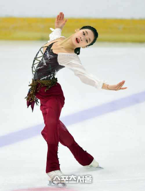 유영, 김연아 이후 첫 '200점 돌파'…종합선수권 우승