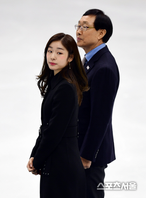 [포토] 볼 빨간 김연아 '귀여운 피겨 여왕'