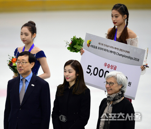 [포토] 김연아 '김연아키즈와 기념촬영'