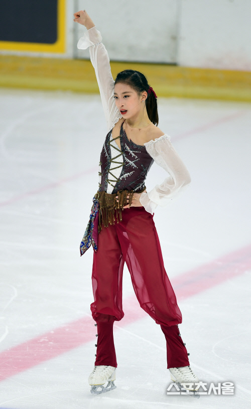 '김연아 이후 첫 200점대' 유영 "2022년 올림픽 목표로 정진"