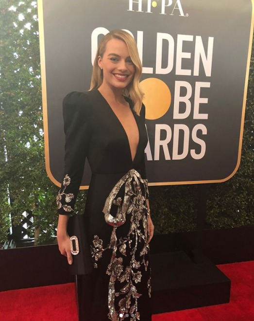 '제75회 골든 글로브' 검은색 드레스 입고 등장한 여배우들