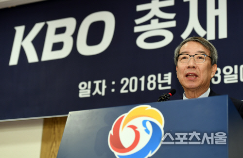 [포토] 정운찬 KBO 신임총재 \'야구는 로망이었다\'