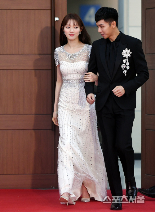 [포토] 이승기, 후배를 배려하며...입장!