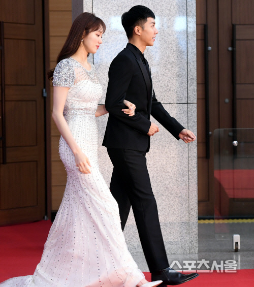 [포토] 이승기-이성경, 완벽한 커플~!