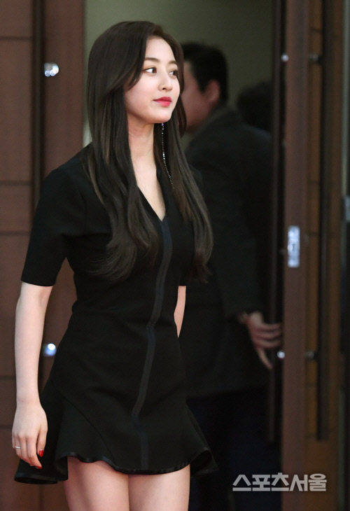 [포토] 트와이스 지효, 블랙 드레스 휘날리며~!