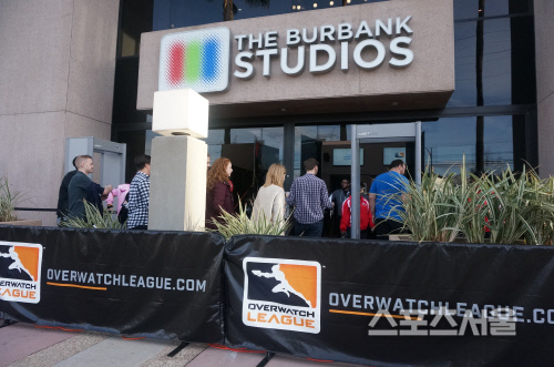 만에 하나라도!...'오버워치 리그' 경기장의 철저한 검색