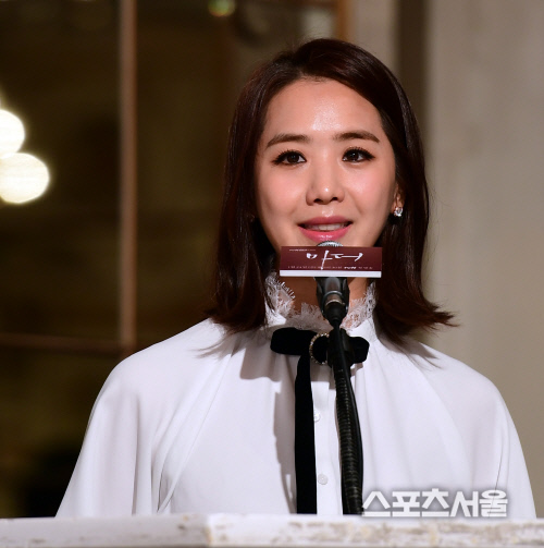[포토] \'마더\' 사회 보는 이지애 아나운서, \'천사 미소\'