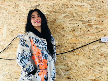 "꽃미소에 심쿵"…설현, 화보 비하인드 컷 공개 #예쁨 주의보