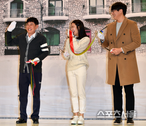 [포토]'달팽이 호텔' 지배인 이경규와 김민정, 성시경