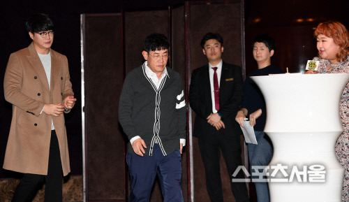 [포토]이경규와 성시경 소개하는 홍윤화