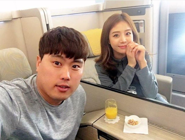 류현진♥배지현, 미국행 비행기서 인증샷 "Going to LA"