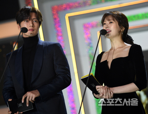 [포토] 박해진-정소민, 마지막 본상 수상자는요~