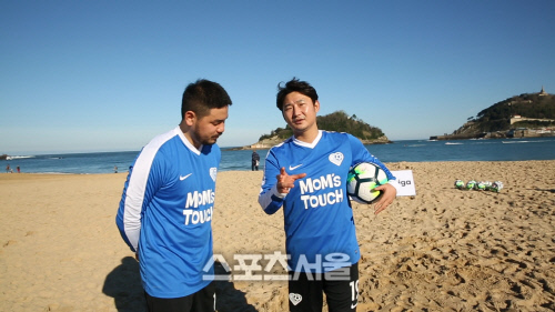핵심과 유머가 함께 있다…이천수의 시저스킥 레슨 '대박 인기'