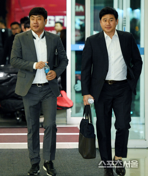 [포토] KIA 홍세완-서재응 코치, 올해도 기대해 주세요~!