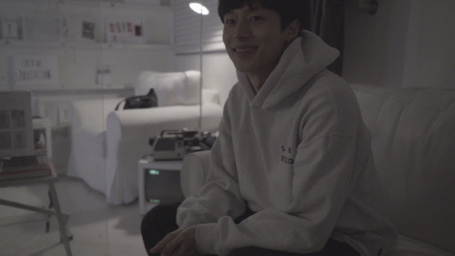 (0201) 다이나믹듀오 _봉제선_ MV 주인공 김충재1