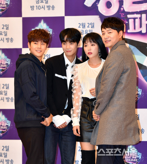 [포토]김승수, 홍진영, 김동준, 종현'추위에 떤 펭귄 콘셉트'