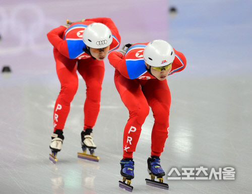 [포토] 훈련하는 北 쇼트트랙 정광범-최은성