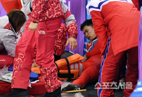 [포토] 훈련 도중 부상 당한 北 최은성