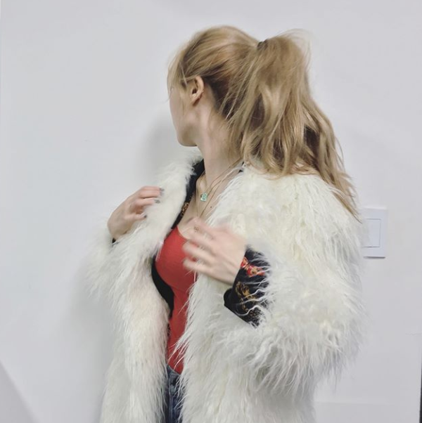 [★SNS] 현아, 강렬한 레드 립으로 뿜어낸 카리스마