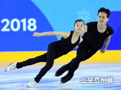 [포토] 北 페어 렴대옥-김주식 '호흡 척척'