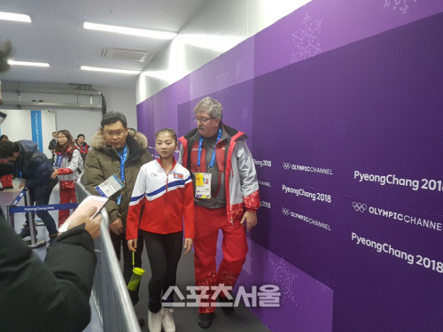 [2018평창]쇼트-프리 점검한 北 피겨 렴대옥, 훈련 소감에 두 번이나 "좋았습니다"