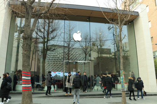 [IT 단신]삼성전자, 지난해 4분기 애플에 '글로벌 스마트폰 1위' 뺏겨 外