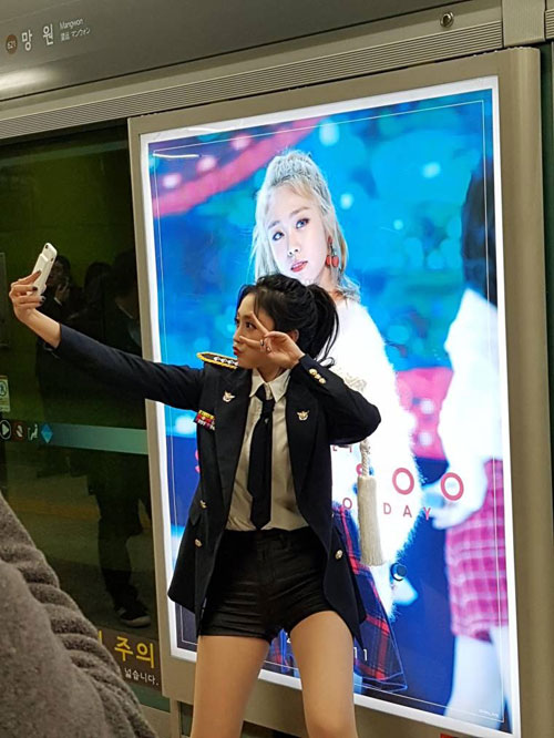 "합정역 출몰"…본인 생일 광고 인증샷 찍어간 女아이돌