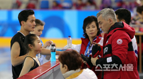 [포토] 北 렴대옥-김주식 조 코치하느 브뤼노 마르코트 캐나다 코치