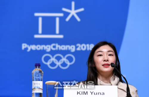 [포토]김연아, '그렇게 높은 곳에서 스케이팅 하기는 처음'