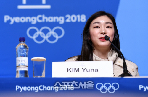 [포토]김연아, '너무 높은 곳이라 스케이팅 걱정했는데...'
