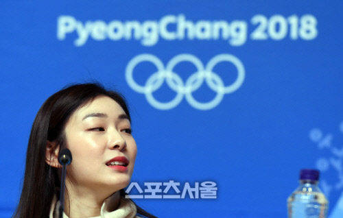 [포토]김연아, '성화대에서 넘어지지 않게 집중'