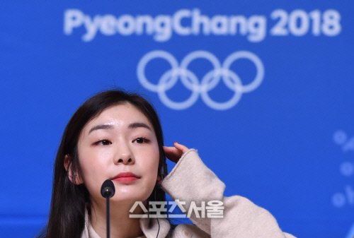 [포토]성화 점화 김연아, '선수 출신으로 영광스러운 순간'