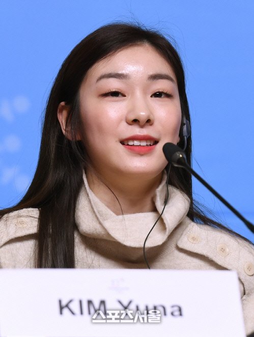 [포토]평창동계올림픽 마지막 성화봉송 임무 마친 김연아의 미소