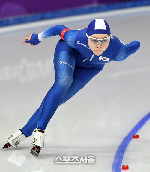 [포토]코너 빠져나가는 노선영