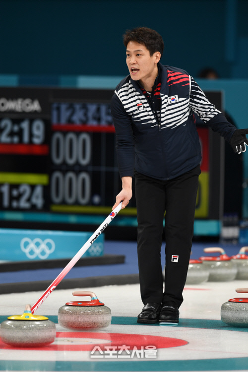 [포토]컬링 김창민, 이쪽이 어때?