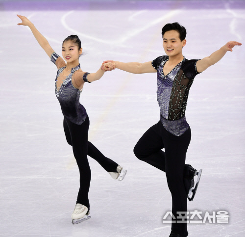 [포토] 北 렴대옥-김주식 '밝은 표정의 인사'