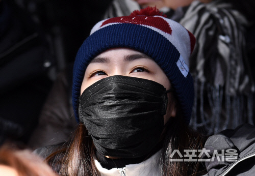 [포토] 김연아, 가려도 감출 수 없는 '여왕'의 아우라