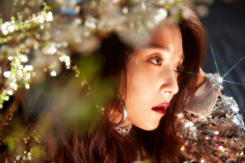 보아 첫 미니앨범에 주노플로-챈슬러 피처링 참여