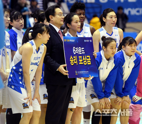 [포토] 아산 우리은행, 정규리그 매직넘버 3...!