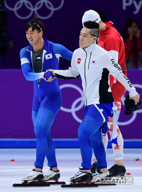 [포토] 경기 후 악수하는 김준호-모태범