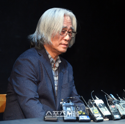 [SS이슈]이윤택 연출 "성폭행 안했다" VS 여배우 "당했다" 진실공방